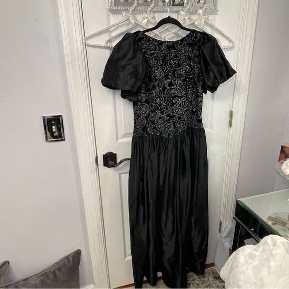 Dresses & Skirts - Vintage Black & Silver Dress